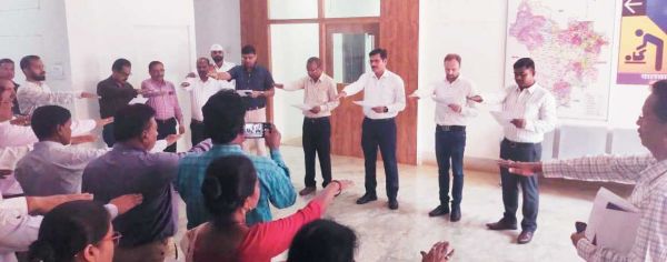 कलेक्टर ने दिलाई आतंकवाद और विघटनकारी शक्तियों से लडऩे की शपथ