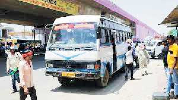 कहीं भी सडक़ पर बस रोक कर यात्रियों की अदला-बदली