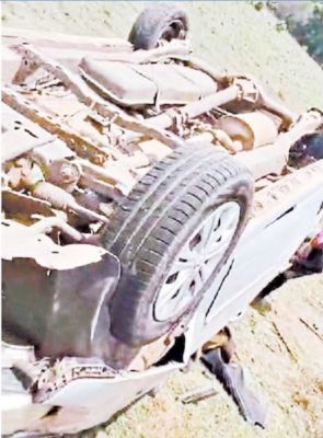 कार पलटने से एक बालक की मौत, 4 घायल 