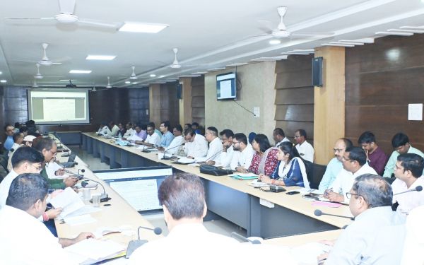 लंबित प्रकरणों को शीघ्र निराकरण करने निर्देश