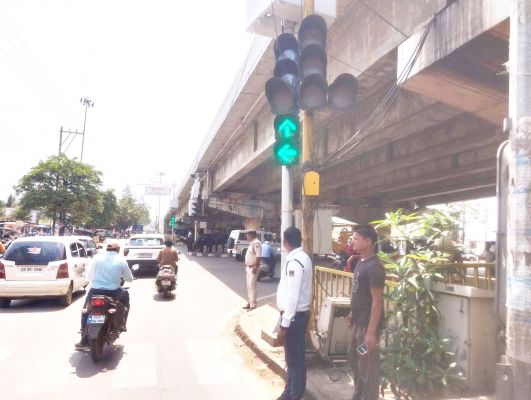 नया बस स्टैंड में ट्रैफिक सिग्नल शुरू