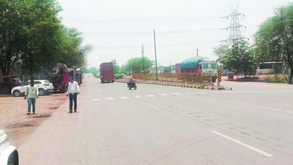 अफसरों ने किया ब्लैक स्पॉट का निरीक्षण