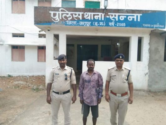 पहाड़ी कोरवा महिला की हत्या, आरोपी शिक्षक गिरफ्तार