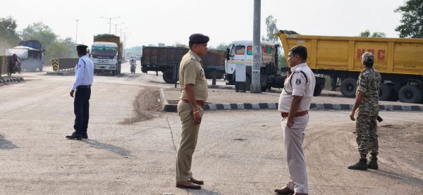 एसपी ने किया एनएच 49 पर ब्लैक स्पॉट का निरीक्षण  