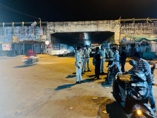 150 से अधिक जवानों ने किया फ्लैग मार्च