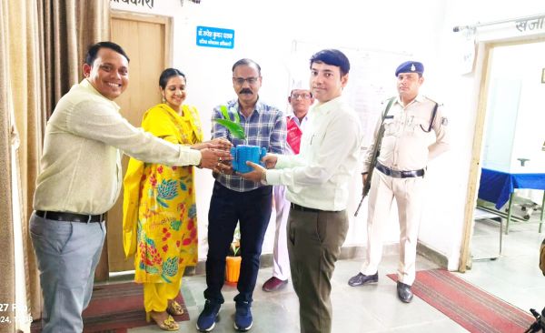 कलेक्टर ने किया जिला कोषालय जांजगीर का निरीक्षण