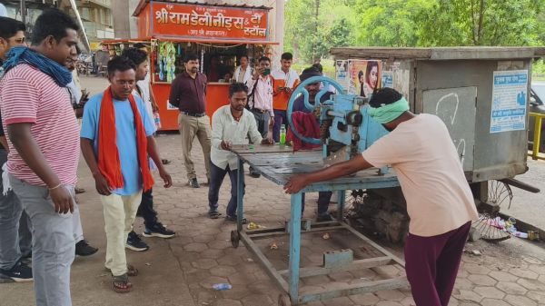फ्लाई ओवर के नीचे अवैध कब्जा हटाने निगम ने शुरू किया अभियान