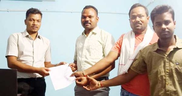 तेंदूपत्ता संग्राहकों को नगद भुगतान की मांग, सीएम के नाम ज्ञापन