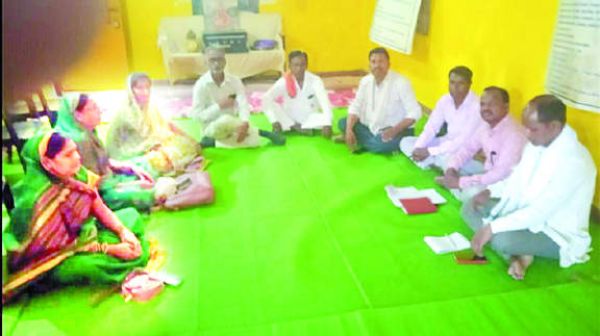 एकल विद्यालय में बच्चों में शिक्षा की अलख जगा रहे