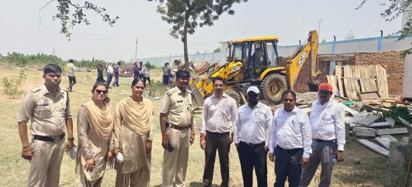 प्रशासन ने 2 एकड़ से अधिक जमीन को किया कब्जा मुक्त