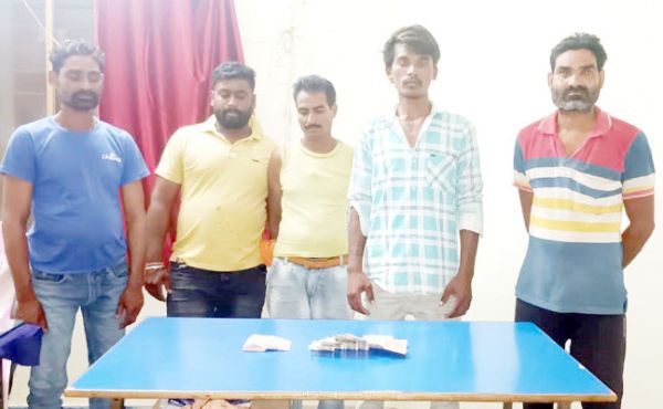 5 जुआरी गिरफ्तार, एक दिन पहले ही 9 जुआरी पकड़े थे