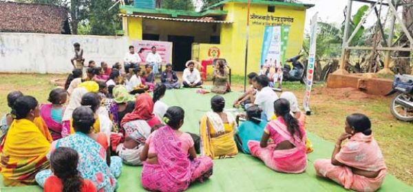 दूधगांव में सामुदायिक बैठक द्वारा स्वयंसेवकों का क्षमता वर्धन