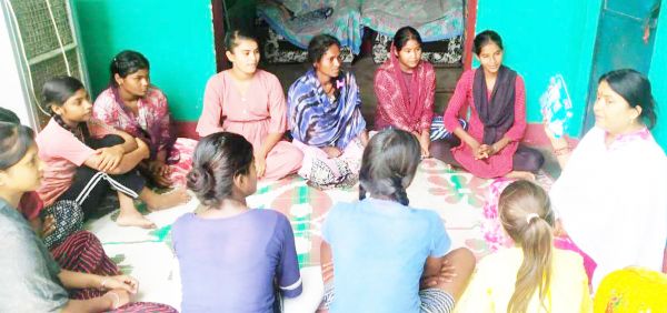 700 महिलाओं व किशोरियां मासिक धर्म से हुई अवगत