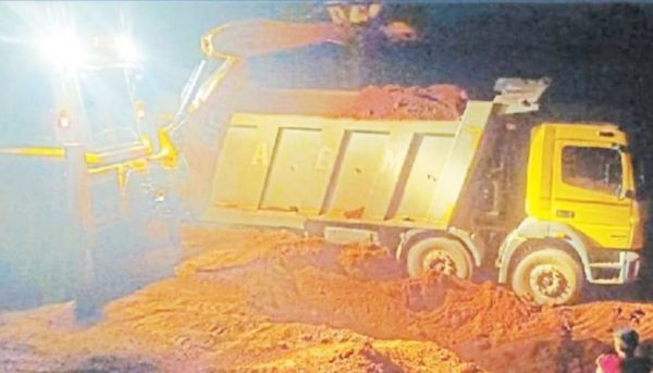 मुरुम का अवैध खनन