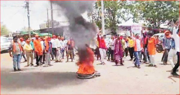 हिन्दू देवताओं की मूर्ति तोडऩे वालों की गिरफ्तारी की मांग पर चक्काजाम