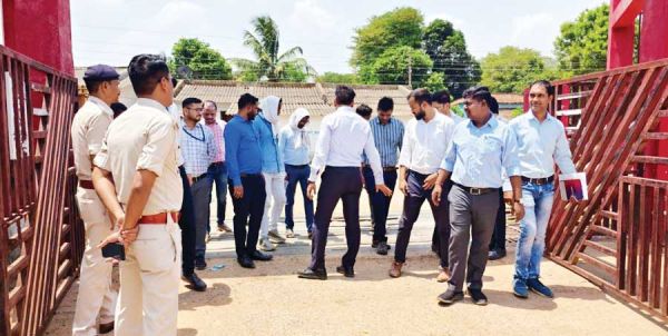 अपर कलेक्टर ने किया स्ट्रांग रूम का निरीक्षण