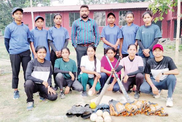 ऑल इंडिया इंटर यूनिवर्सिटी सॉफ्टबॉल महिला चैंपियनशिप के लिए टीम पंजाब रवाना