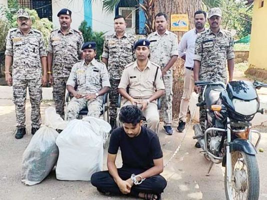 बाइक पर गांजा तस्करी, ओडिशा का एक बंदी