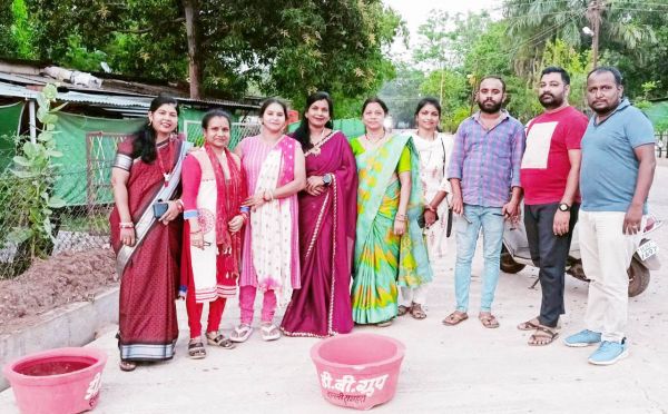 डी बी ग्रुप ने बेजुबानों के लिए किया पानी का प्रबंध