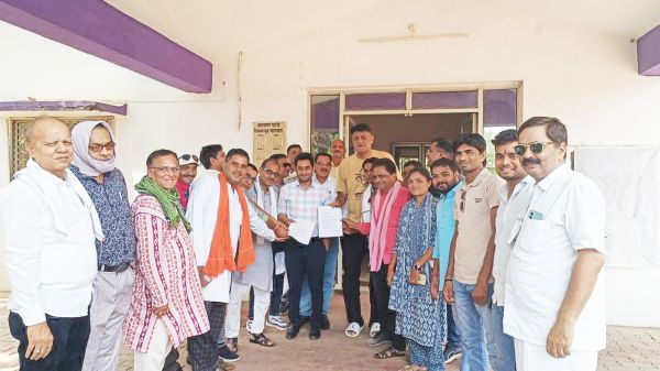 मूलभूत समस्याओं पर पत्रकारों की बैठक, ज्ञापन