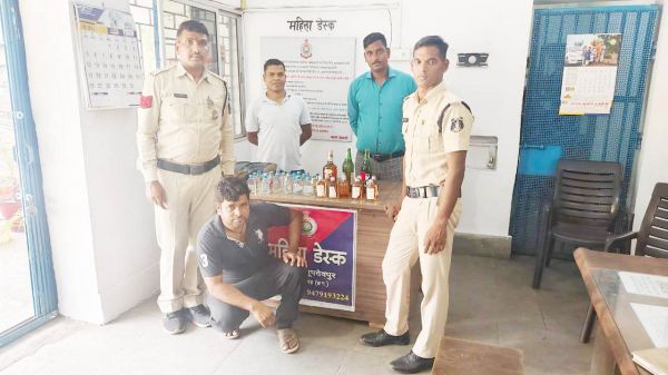 अवैध बिक्री के लिए शराब लेकर जा रहा आरोपी पकड़ाया