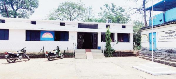 पढ़ाने नहीं जाते शिक्षक, लेकिन हर माह वेतन का भुगतान