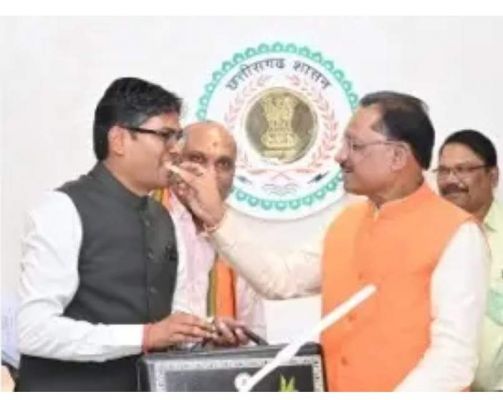 ओपी को जन्मदिन की बधाई देने तांता