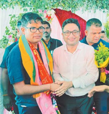 वित्त मंत्री चौधरी को बधाई देने पहुँचे देवांगन