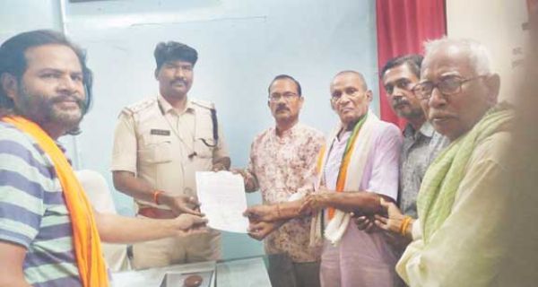 मंदिर के सीसी कैमरा को असामाजिक तत्व ने किया क्षतिग्रस्त