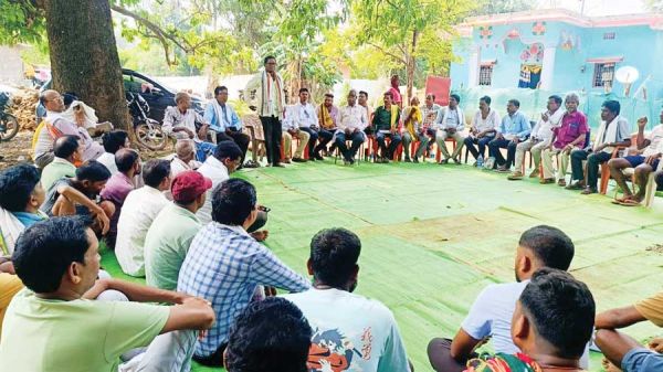कुटरू में आदिवासी के मकान को तोड़े जाने की सर्व आदिवासी समाज ने की निंदा