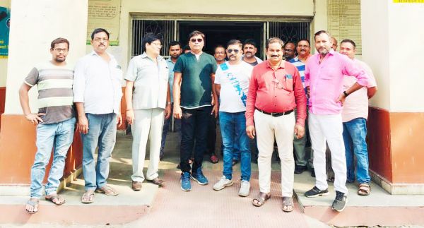 ट्रेलर मालिक संघ ने कलेक्टर को सौंपा ज्ञापन