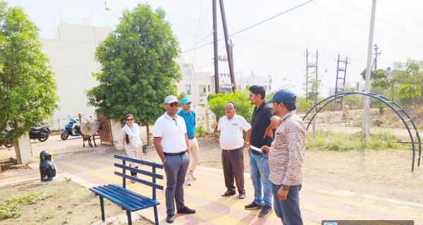 सफाई और निर्माण कार्य समय पर करें