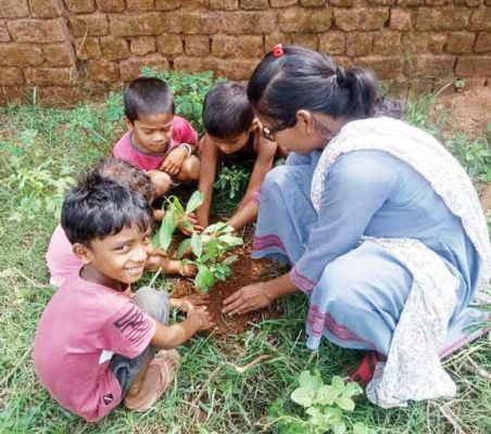 आंगनबाड़ी केन्द्रों में मना विश्व पर्यावरण दिवस