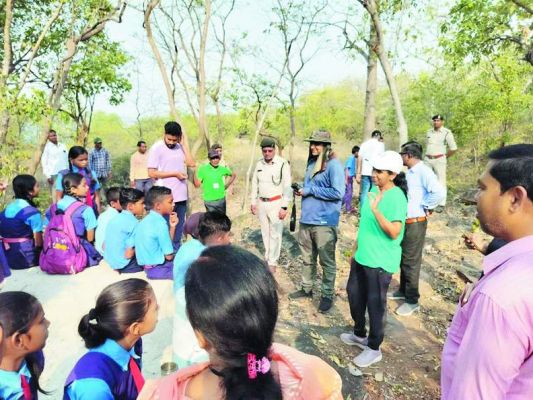 स्कूली बच्चों ने मचान हट व नेचर ट्रेल का किया भ्रमण