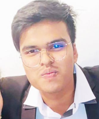 नीट में अच्छे अंक प्राप्त करने पर खुशी का माहौल