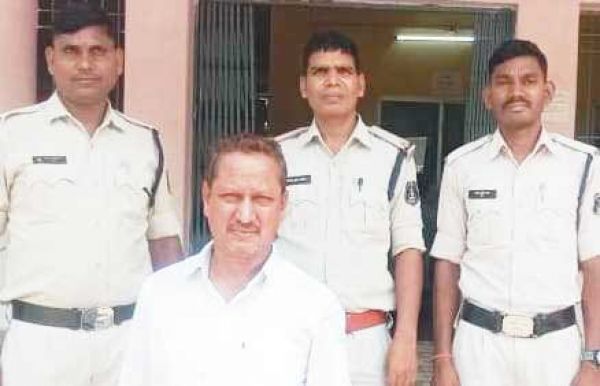 अवैध रूप से बिना लायसेंस वाला पिस्टल सप्लाई करने वाला गिरफ्तार