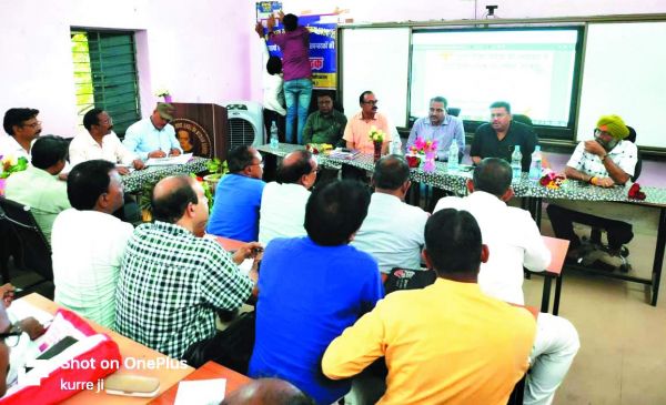 संयुक्त संचालक व डीईओ ने निजी स्कूलों का किया निरीक्षण