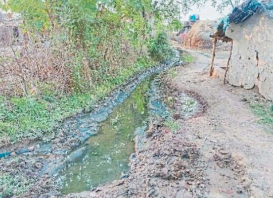 6 घंटे तक रुका मतदान, झाझाडीह में माह भर में कोई झांकने नहीं आया