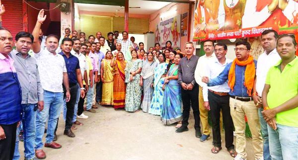 तीसरी बार मोदी सरकार बनने पर भाजपाइयों ने मनाईं खुशियां