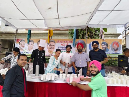 गुरु अर्जुन देव का शहीद दिवस,राहगीरों को शरबत बांटा