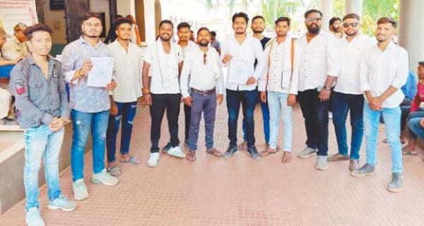 नीट परीक्षा में अनियमितता, जांच की मांग, एनएसयूआई ने सौंपा ज्ञापन