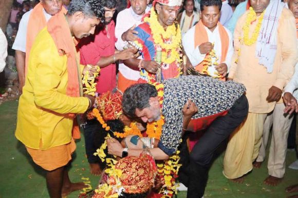 ग्रामीणों के बीच पहुंचे भाजपा प्रदेशाध्यक्ष, जानीं समस्याएं