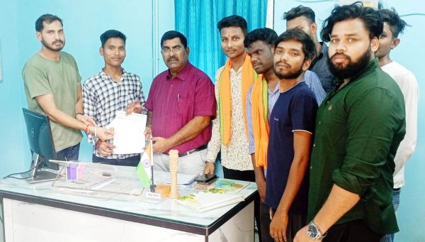 युवा मोर्चा ने शहर की नालियों के सफाई पर दिया ज्ञापन