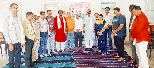 कांग्रेसियों ने विद्याचरण की पुण्यतिथि पर नमन किया