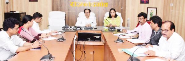 किसानों को गुणवत्तापूर्ण खाद-बीज समय पर उपलब्ध कराएं 