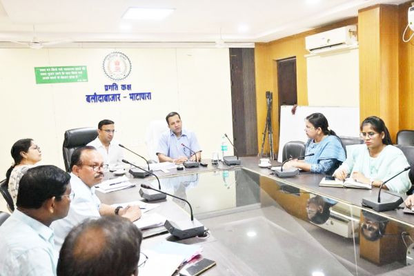 बरसात से पहले अप्रारंभ निर्माण कार्य शुरू कराएं-प्रभारी सचिव