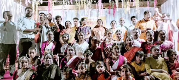 कुसमी महोत्सव, बच्चों को प्रशस्ति पत्र देकर किया सम्मानित