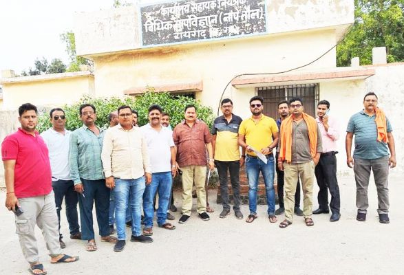 कोयला शॉर्टेज से त्रस्त ट्रेलर मालिक संघ ने सौंपा ज्ञापन