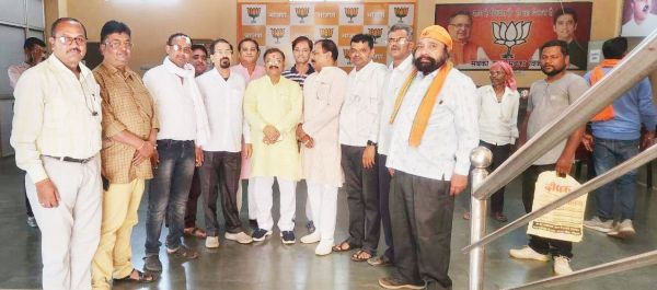 भाजपा कार्यालय में सांसद पांडे का स्वागत