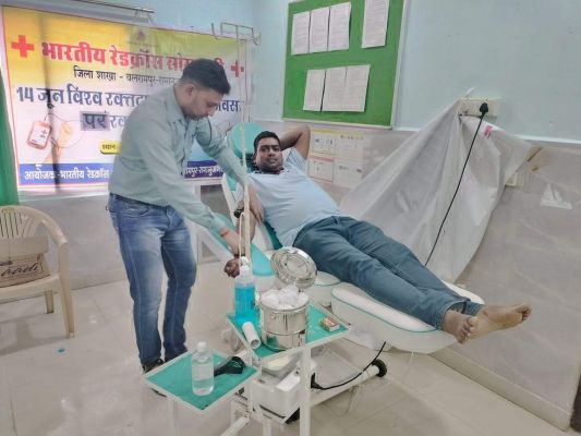 बलरामपुर जिला अस्पताल में रक्तदान शिविर 